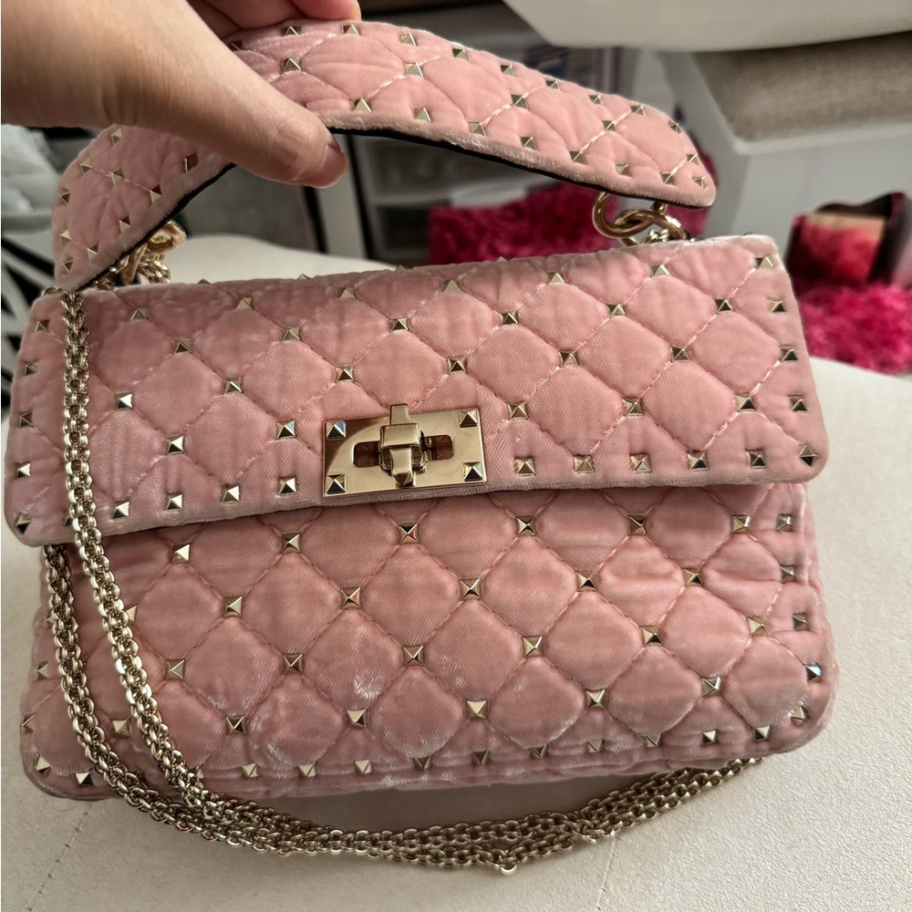 VALENTINO GARAVANI
Rockstud spike velvet bag
